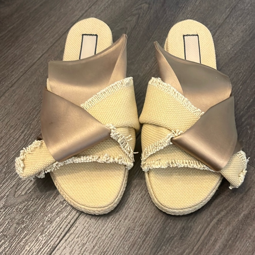 No. 21 sandals